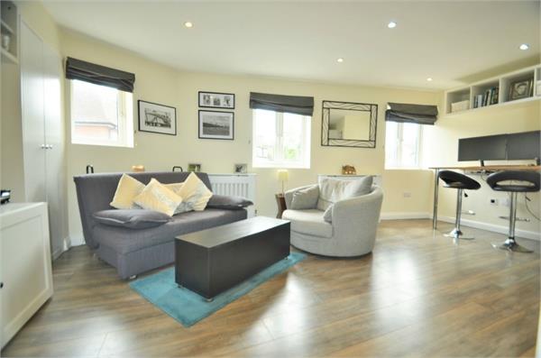 Goodwyn Avenue, Mill Hill